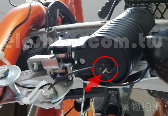 車尾燈 固定, 磨電燈 尾燈 安裝